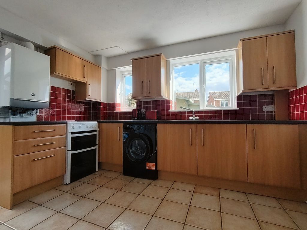 Property photo 2 of 11 Kitchen