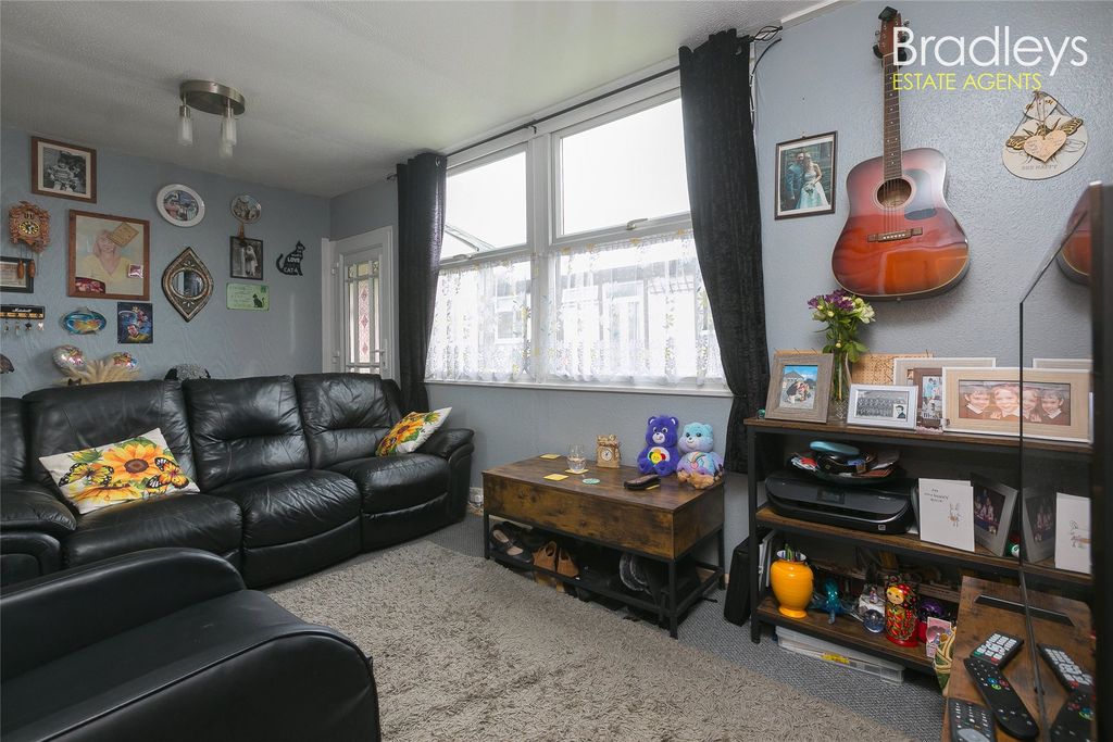 Property photo 2 of 9 Picture No. 10