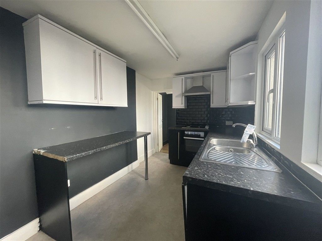 Property photo 1 of 7 Kitchen