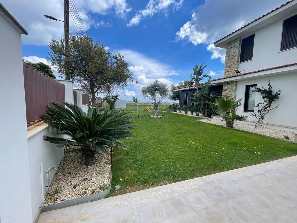 Property photo 2 of 31