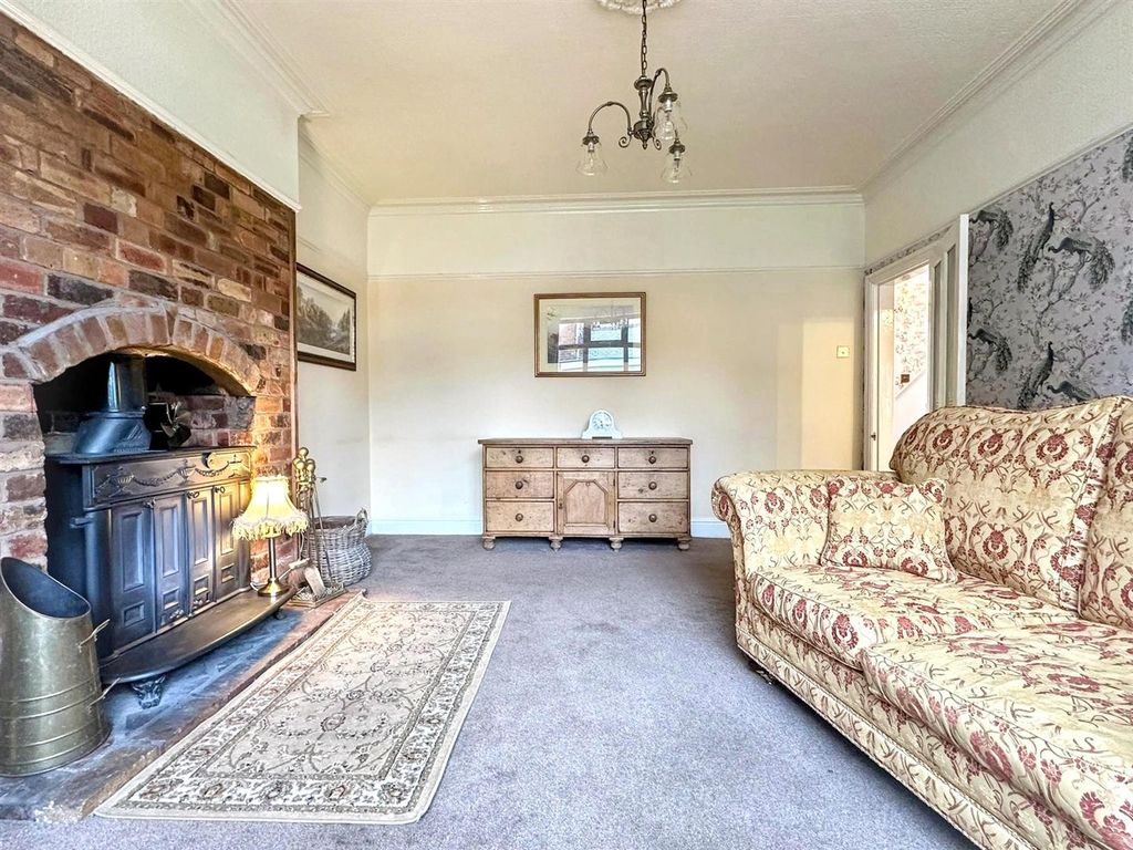 Property photo 2 of 27 Lounge