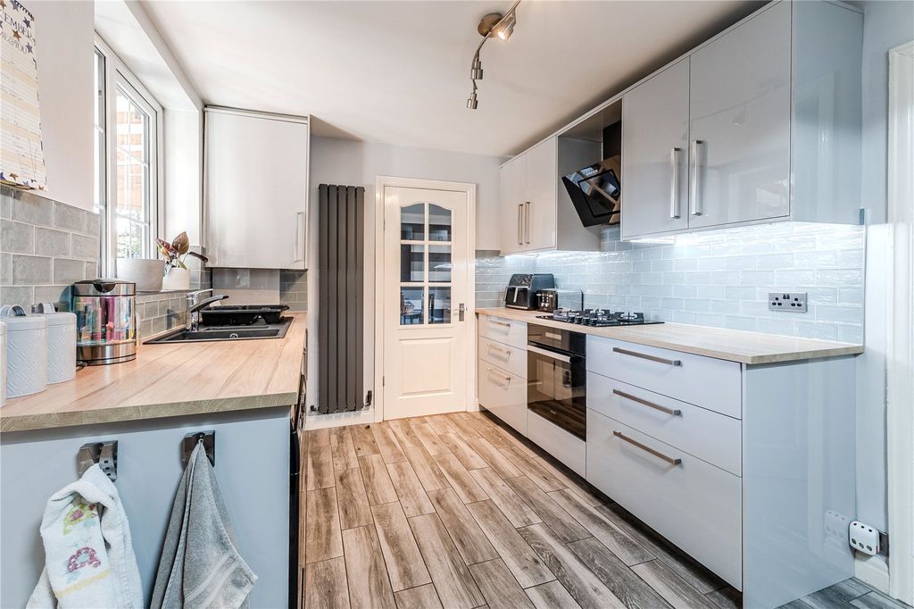 Property photo 3 of 23 Picture No. 15