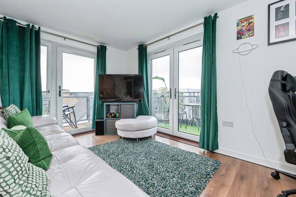 Property photo 3 of 15 Pbox-Img.Jpg