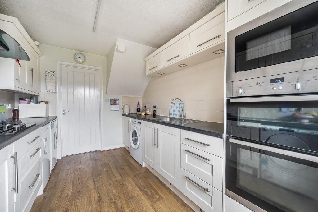 Property photo 3 of 19 Kitchen