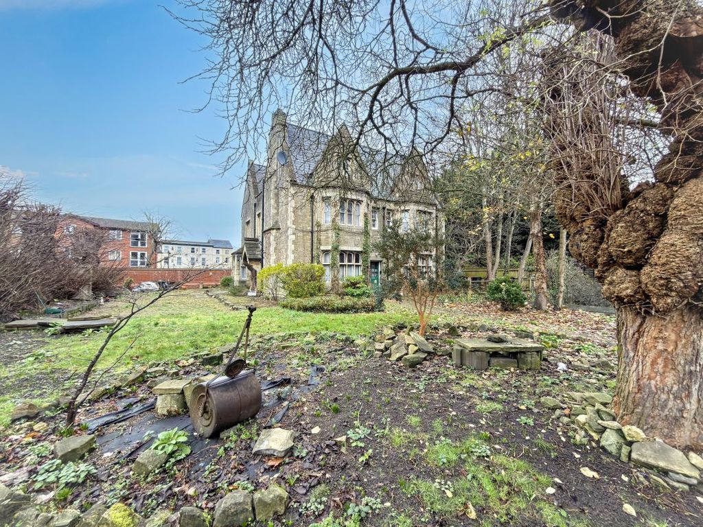 Property photo 3 of 36