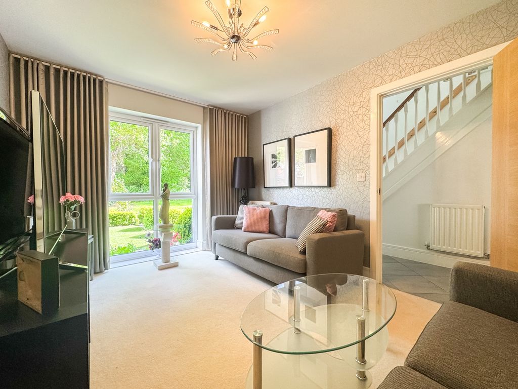 Property photo 3 of 28 Park Wynd Ewemove Middlesbrough