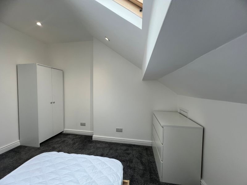 Property photo 3 of 10 Room 3