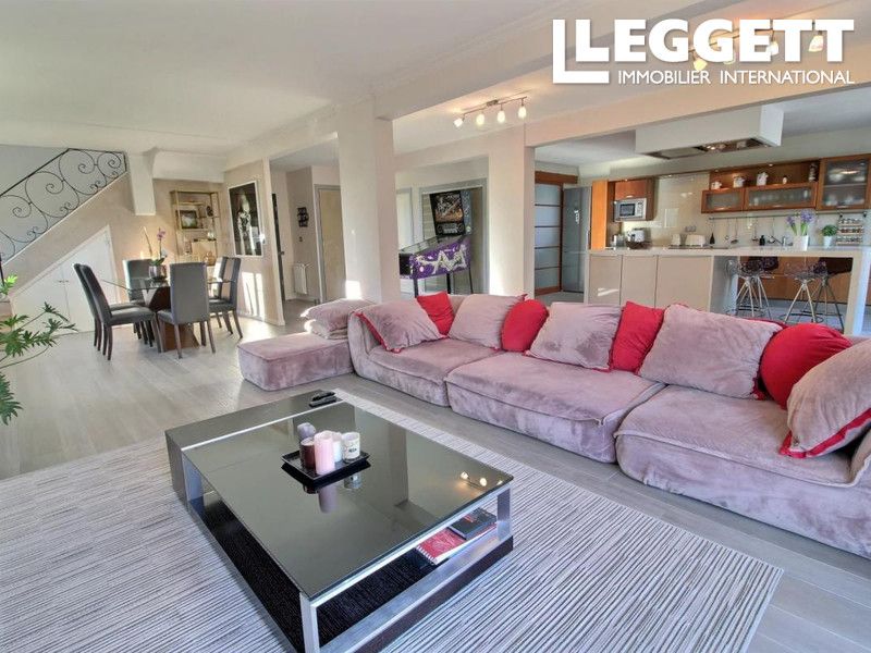 Property photo 2 of 10