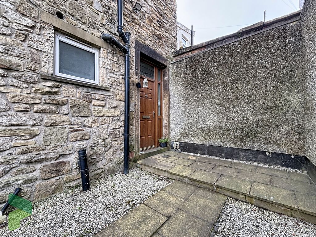 Property photo 1 of 8 Courtyard