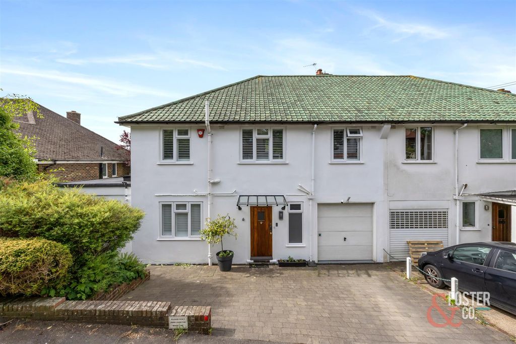 Property photo 2 of 35 Friar Road_6_Ext-004.Jpg