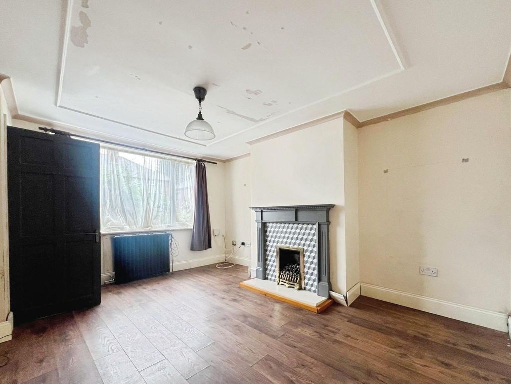 Property photo 3 of 30 6Acf8483--4F00-B0C2-Bca58Ec9B627-19872-000005F32E4