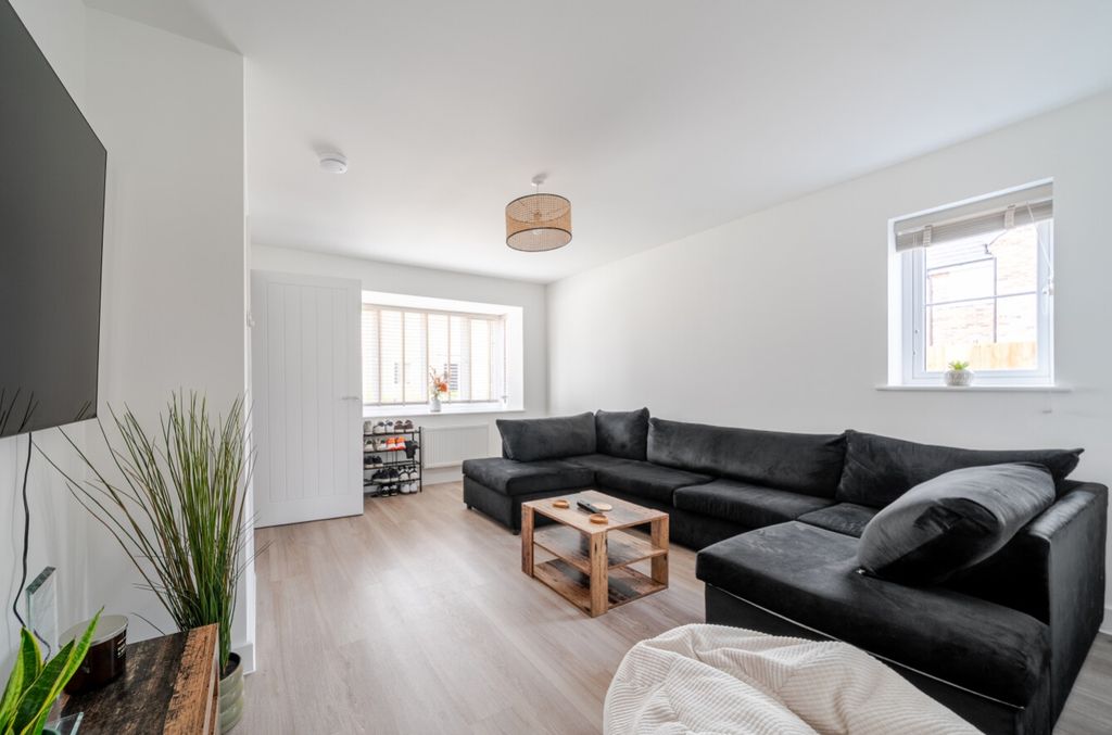 Property photo 3 of 14 1445924-1-69E2149Eadb08