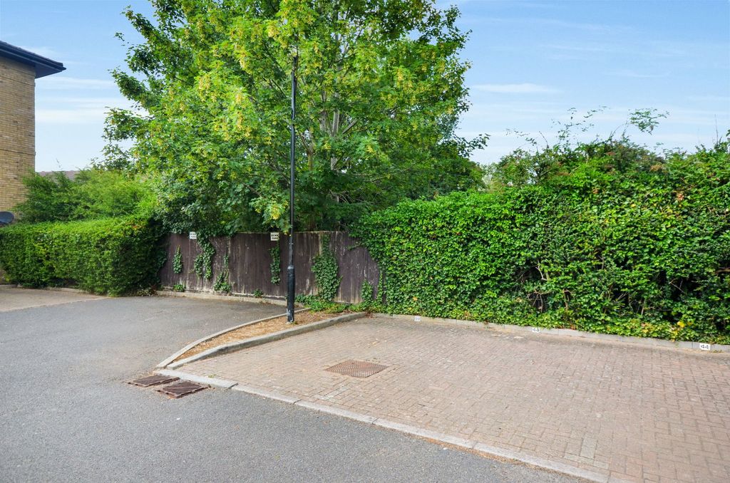 Property photo 2 of 9