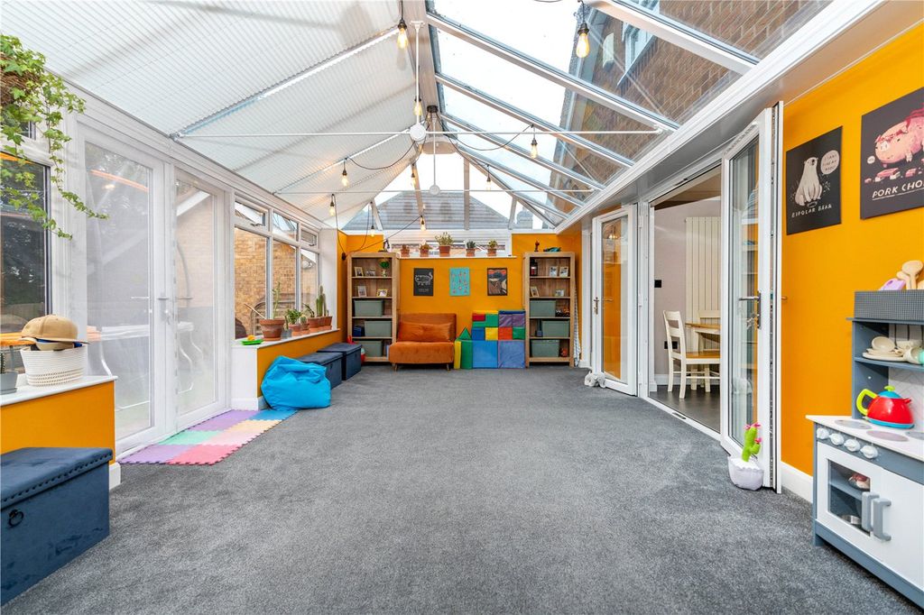 Property photo 3 of 19 Picture No. 06