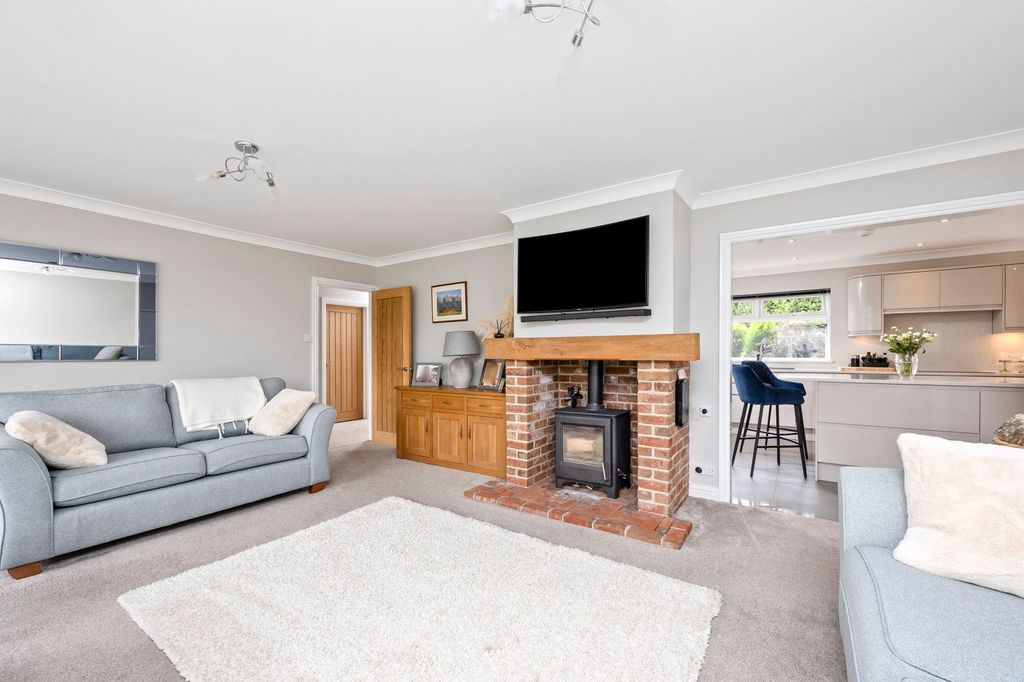 Property photo 2 of 27