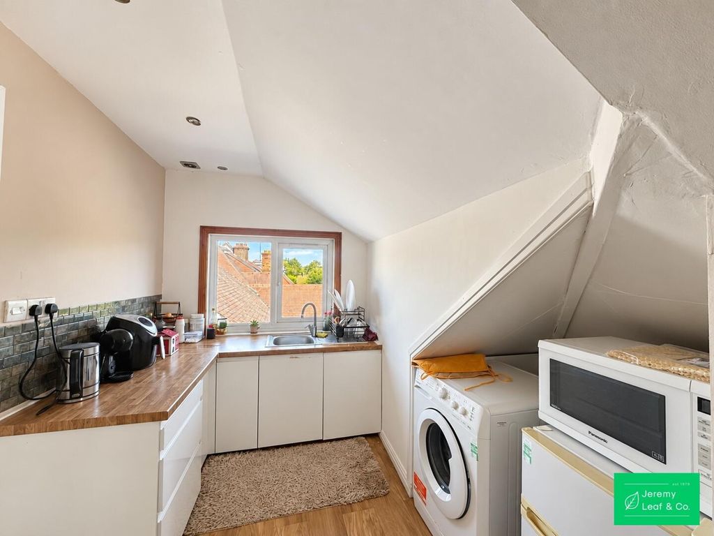 Property photo 3 of 7 Kitchen