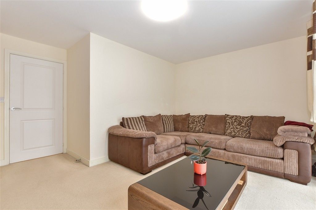 Property photo 3 of 13 Lounge