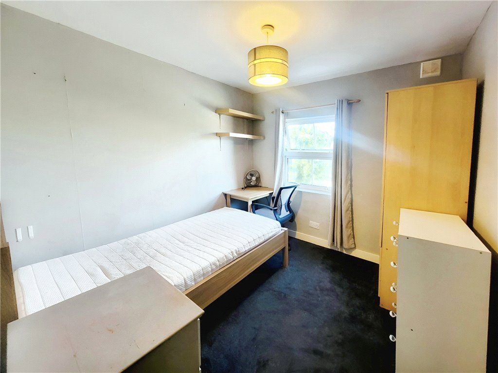 Property photo 1 of 6 Bedroom