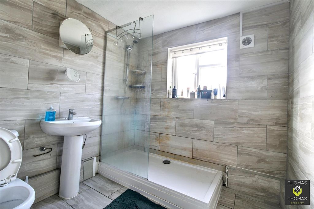 Property photo 3 of 4