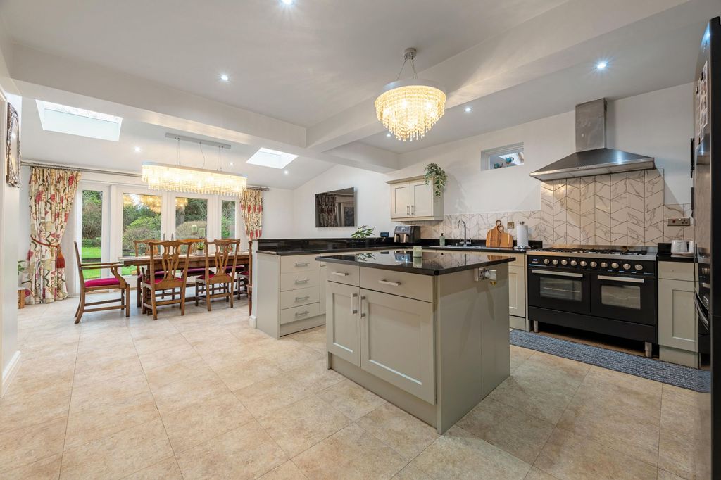 Property photo 2 of 43