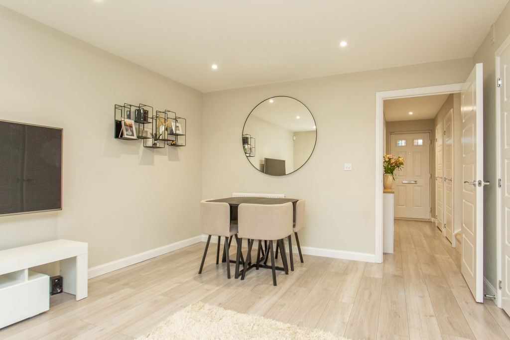 Property photo 3 of 18 Picture 3