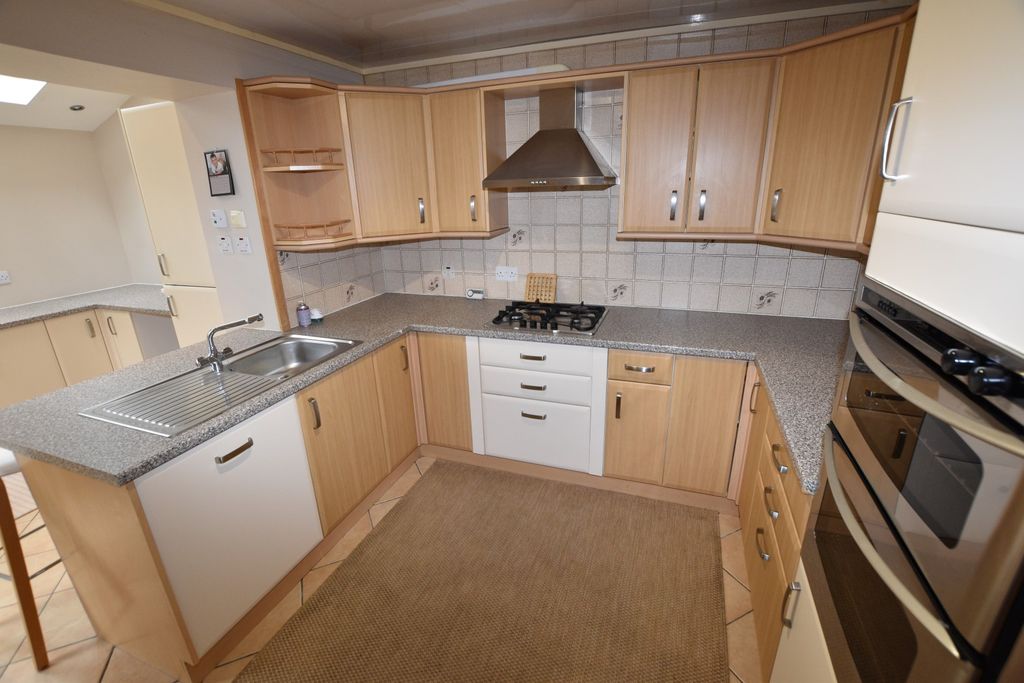 Property photo 3 of 25