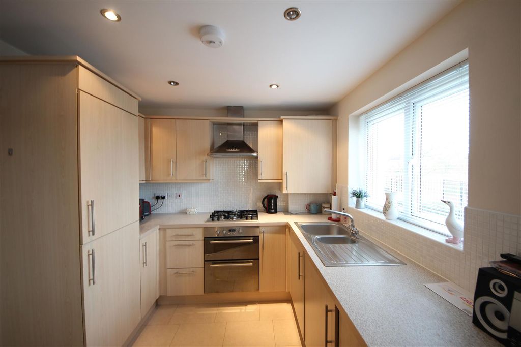 Property photo 3 of 10 Living Area