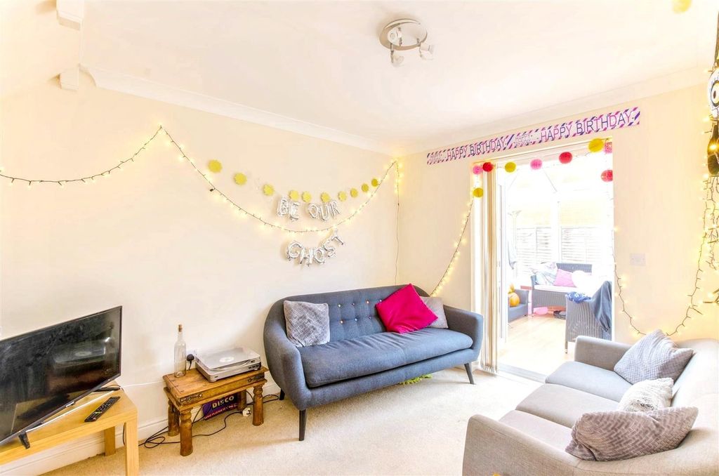 Property photo 3 of 13 Uwfdpeoaxuwkhztftr7Tq.Jpg