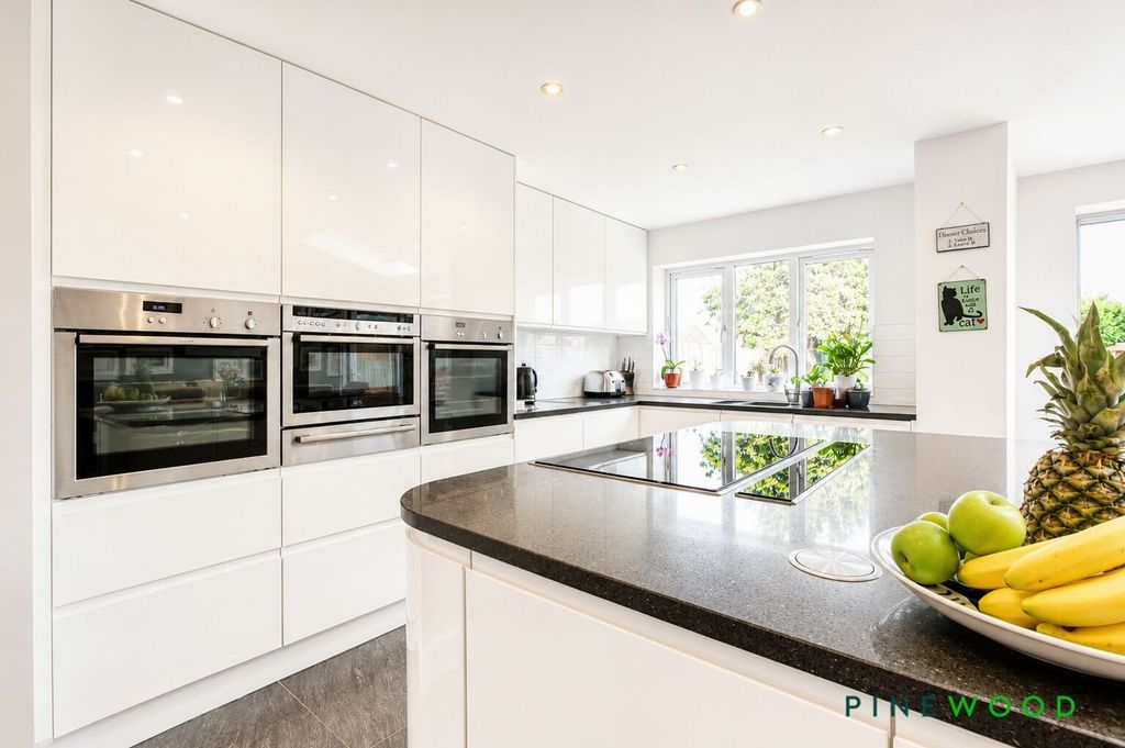 Property photo 2 of 37 Kitchen Diner Family