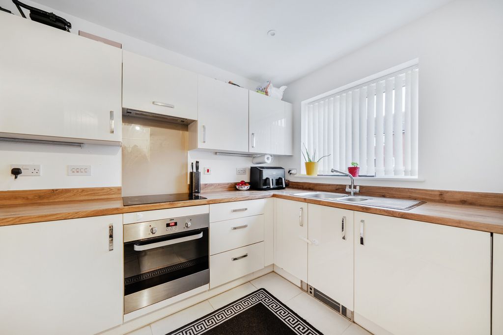 Property photo 2 of 16 Kitchen