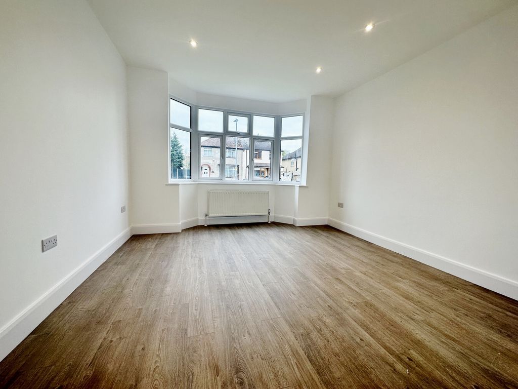 Property photo 3 of 16 Living Area