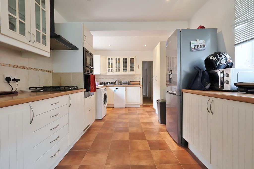 Property photo 2 of 32