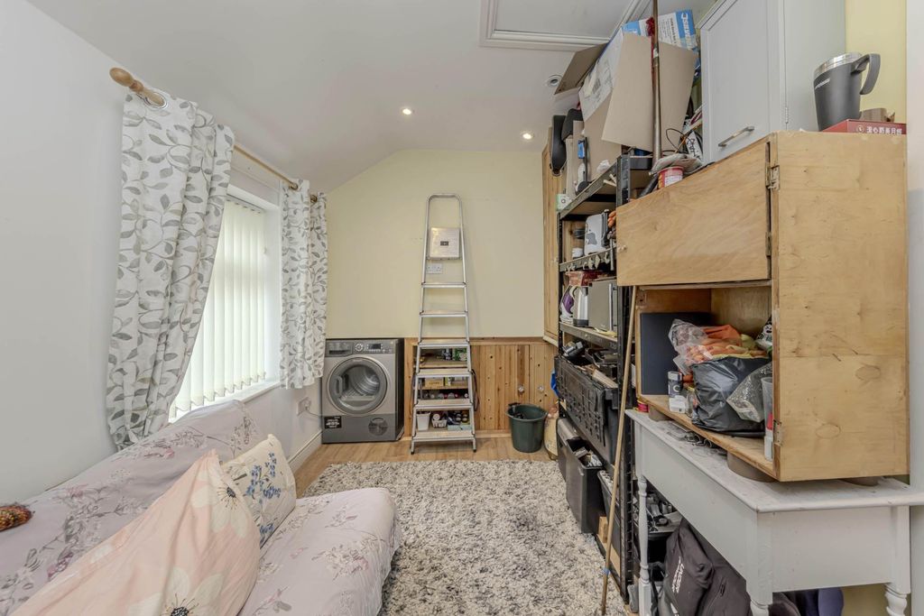 Property photo 3 of 27