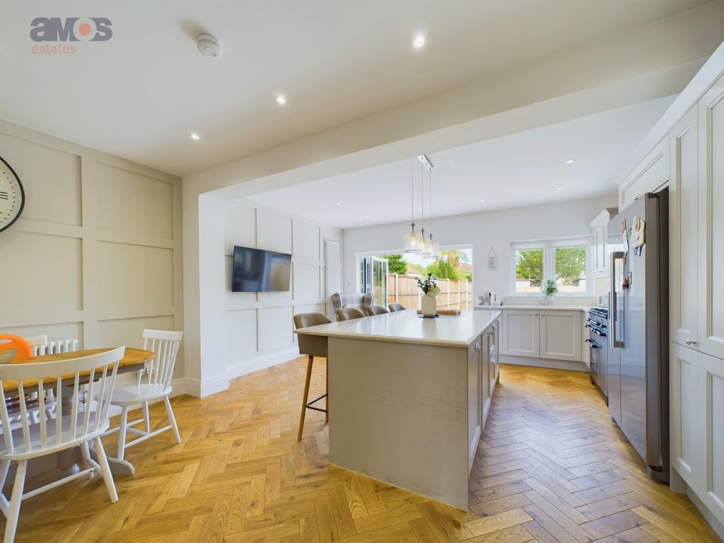 Property photo 2 of 25 3530793