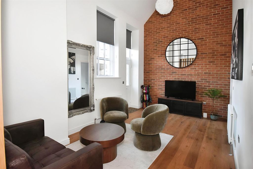 Property photo 1 of 18 3d247Df5-Fc3 20Living 20Area.Jpg