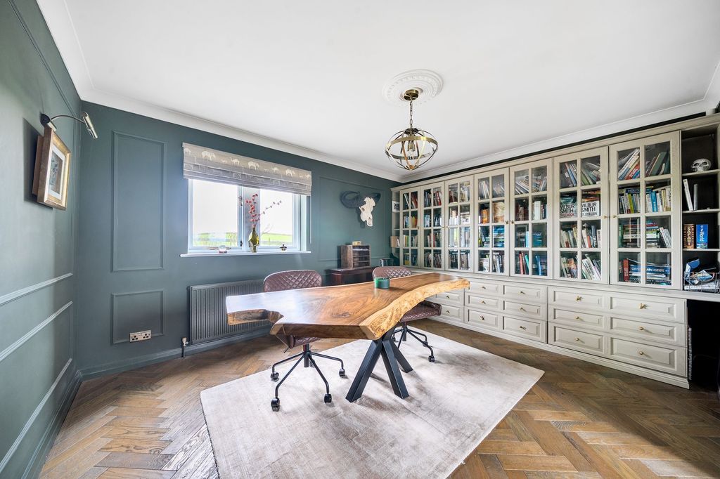 Property photo 3 of 33