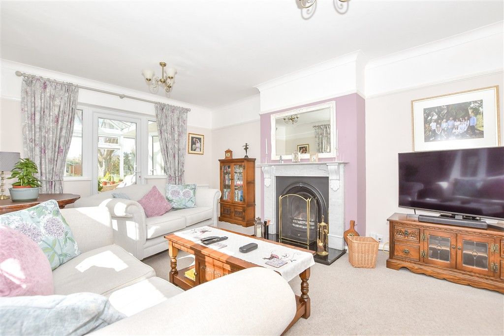 Property photo 2 of 14 Lounge