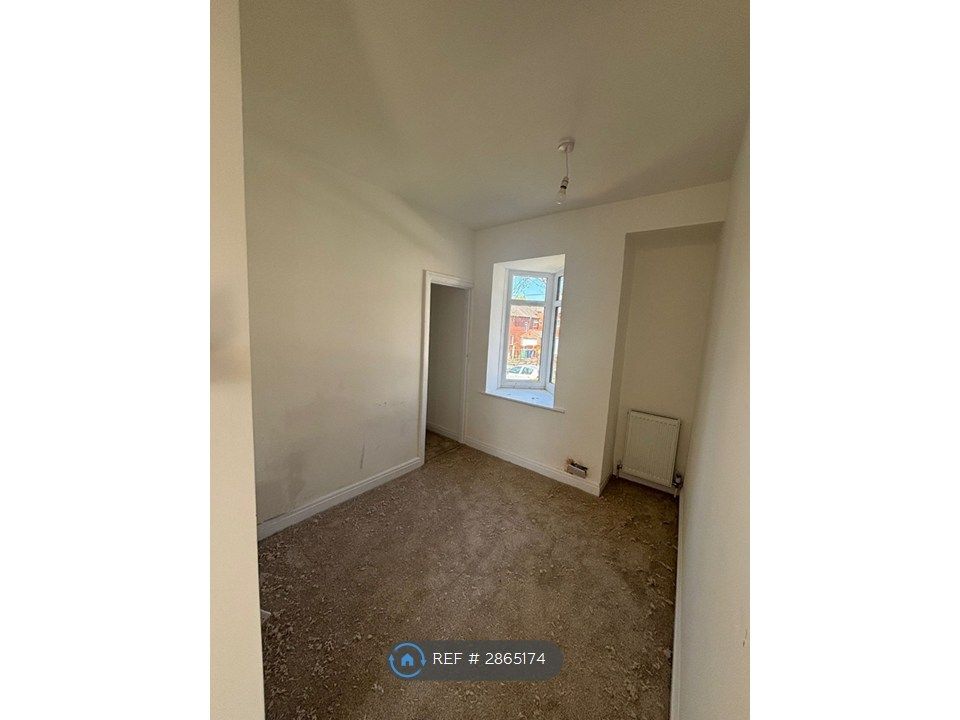 Property photo 2 of 9 Bedroom