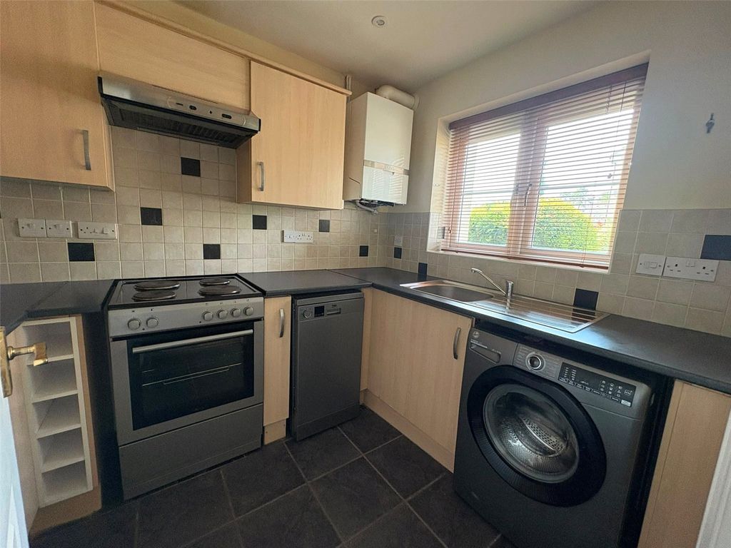 Property photo 2 of 8 Kitchen