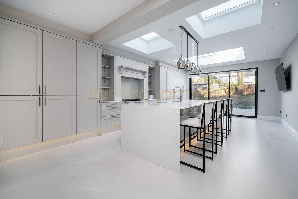 Property photo 2 of 20 W03.Jpg