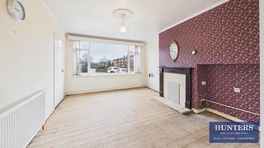 Property photo 3 of 20 Living Room