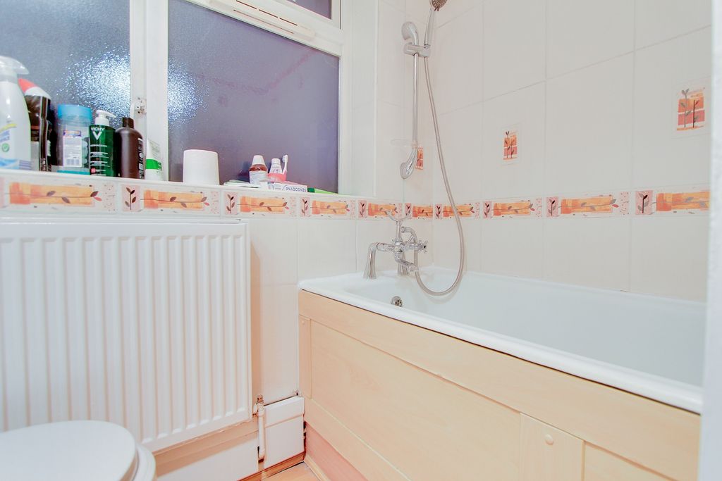 Property photo 3 of 9 Photo 2