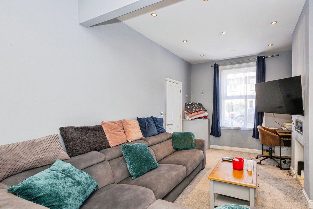 Property photo 3 of 20