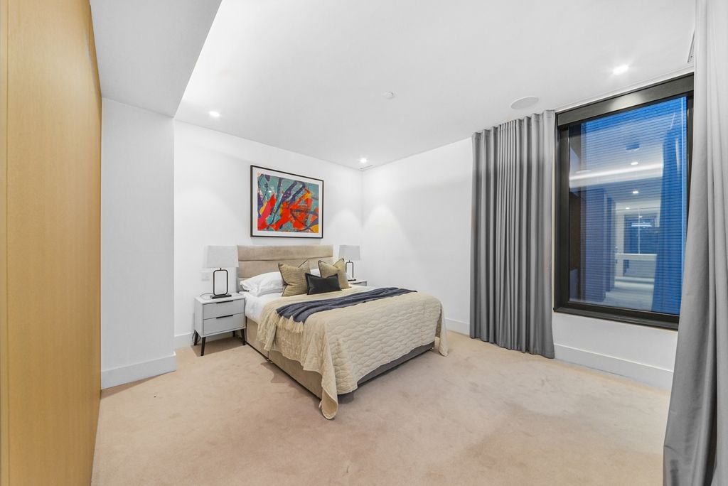 Property photo 3 of 9 Rathbone Place