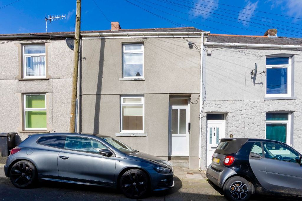 Property photo 2 of 21