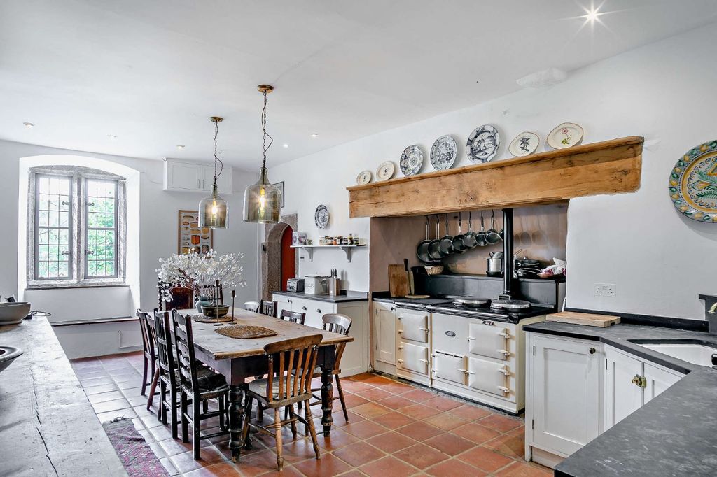Property photo 3 of 24 Kitchen