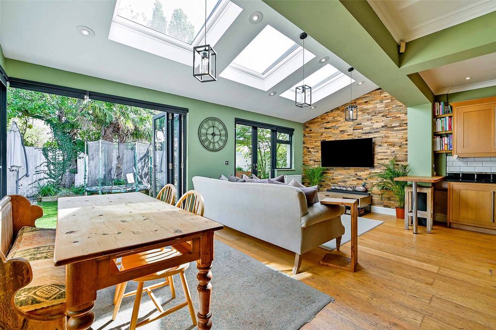 Property photo 3 of 19 Picture No. 10