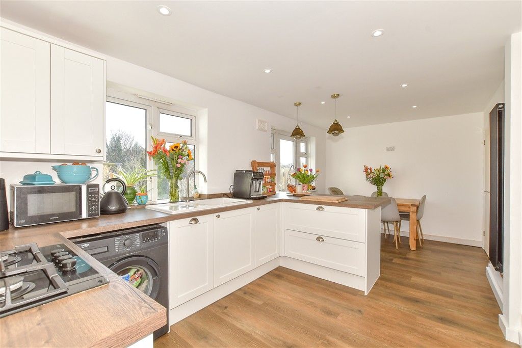 Property photo 2 of 9 Kitchen