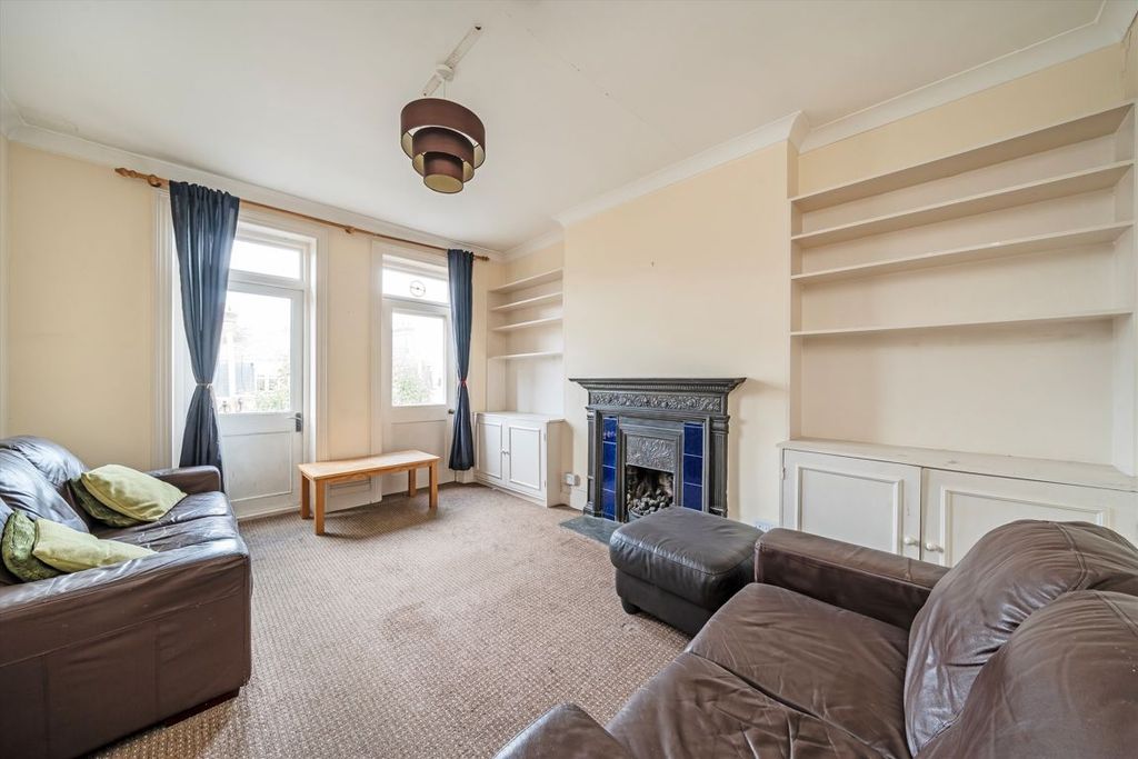 Property photo 2 of 8