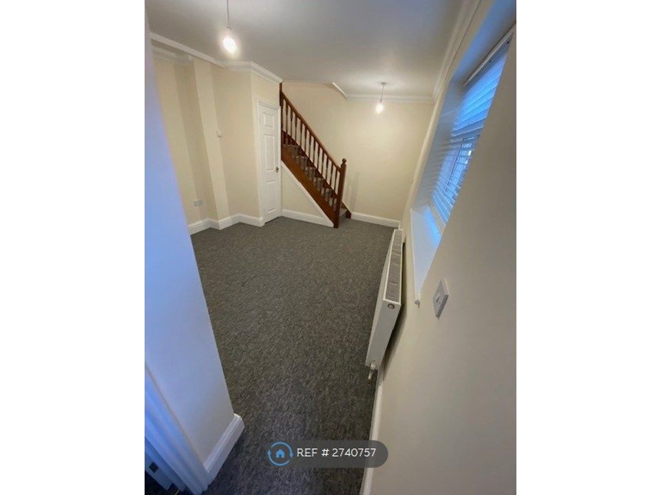 Property photo 2 of 16 Lounge From Front Door